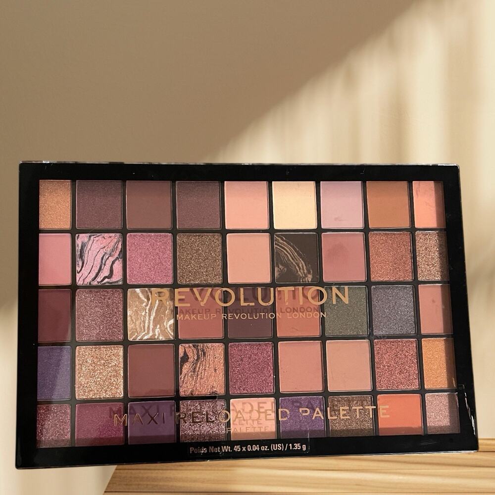 Makeup Revolution Maxi Reloaded Palette 45 Eyeshadows INFINITE BRONZE Brand new - Picture 4 of 7
